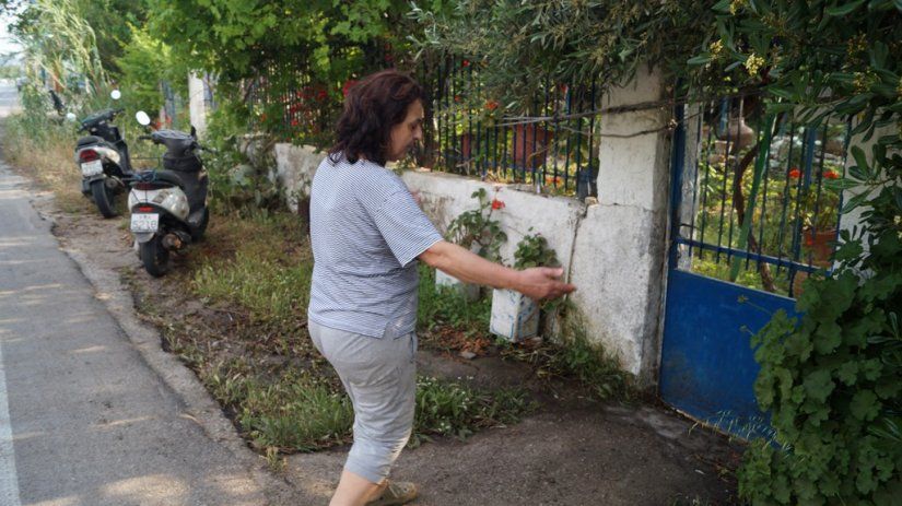 Οι αυλές γεμάτες λύματα