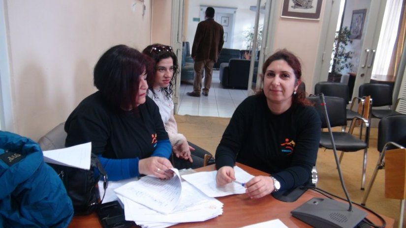 Σε διαρκή ομηρεία οι εργαζόμενες στο Βοήθεια στο σπίτι Σε διαρκή ομηρεία οι εργαζόμενες στο Βοήθεια στο σπίτι