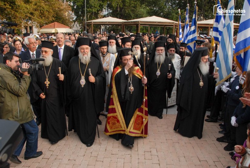 Είσοδος Μητροπολίτη Χίου κ. Μάρκου στην Πλατεία κατά την ενθρόνισή του, 14 χρόνια πριν