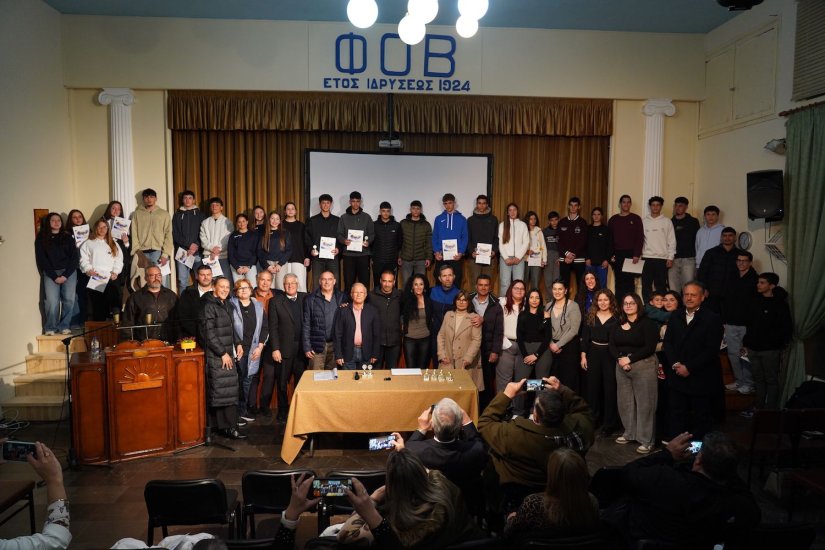 Ο ΦΟΒ βράβευσε τους αθλητές του παρουσία του Γιάννη Μαμουζέλου Ο ΦΟΒ βράβευσε τους αθλητές του παρουσία του Γιάννη Μαμουζέλου