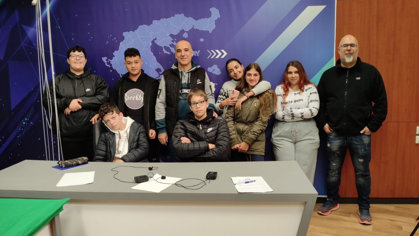 Παιδιά από το ΕΝΕΓΥΛ στην «Αλήθεια» Παιδιά από το ΕΝΕΓΥΛ στην «Αλήθεια»