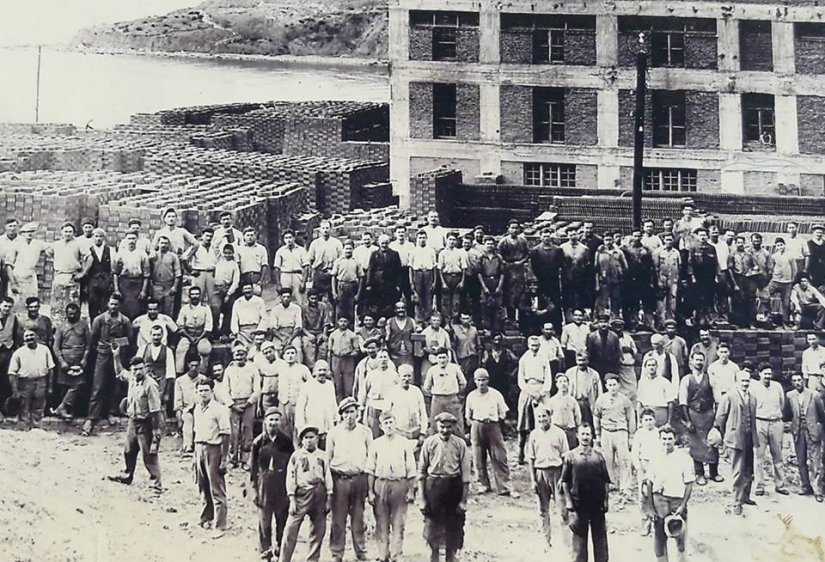 Tα Κεραμεία από το 1926 που δημιουργήθηκαν μέχρι και τη δεκαετία του ‘80 έδωσαν ζωή και ψωμί σε κόσμο και κοσμάκη που είχε δουλέψει εκεί.