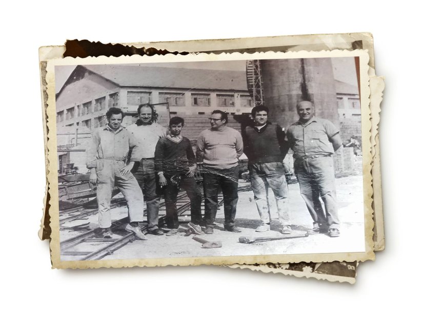 Στα Θυμιανά, την τιμητική του, κάθε αρχή καλοκαιριού, είχε το εργοστάσιο του Μίχαλου που έβγαζε τούβλα και κεραμίδες