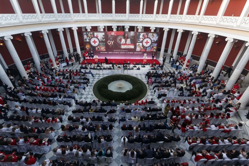 Εορταστική εκδήλωση Ερυθρού Σταυρού στο Ζάππειο Εορταστική εκδήλωση Ερυθρού Σταυρού στο Ζάππειο