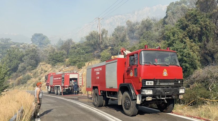 Μάχη να ελεχθούν τα μέτωπα φωτιάς στη νότια Χίο Μάχη να ελεχθούν τα μέτωπα φωτιάς στη νότια Χίο