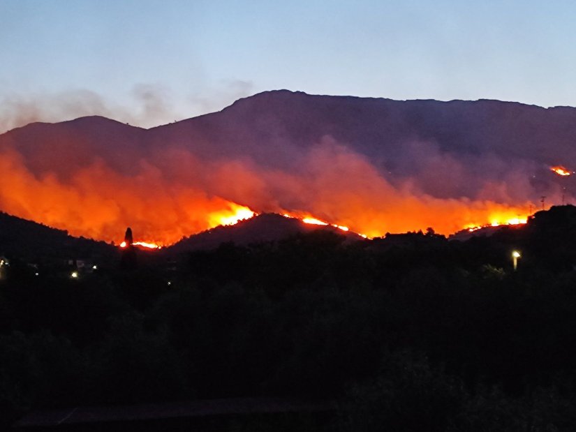 Εφιαλτική η νύχτα με τις φωτιές στη Χίο