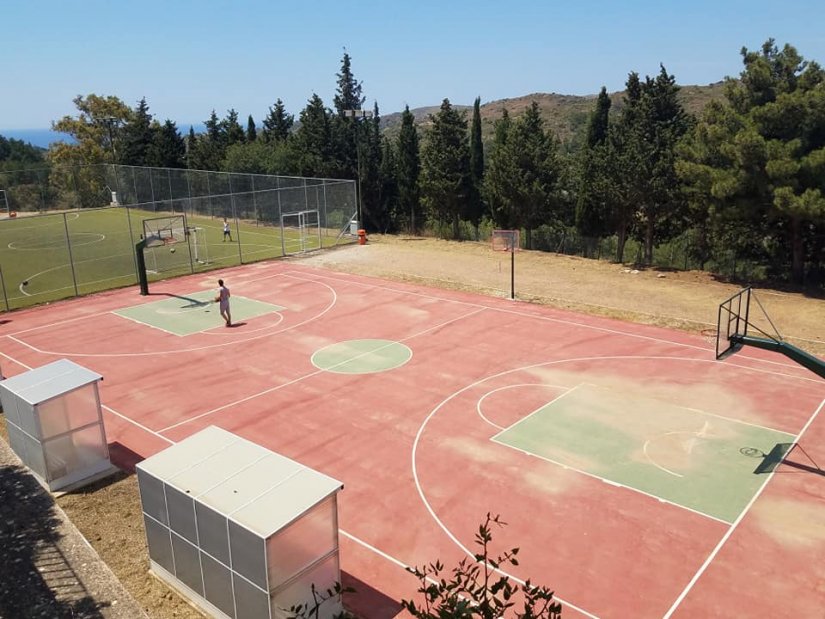 Καθαρό το γήπεδο στη Βολισσό Καθαρό το γήπεδο στη Βολισσό