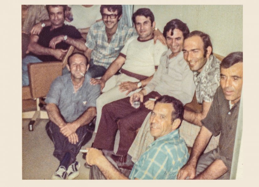 Ένα από τα πολλά γλέντια μας στο καράβι. Ο καπ. Παναγιώτης τρίτος από δεξιά με το ποτήρι στο χέρι.