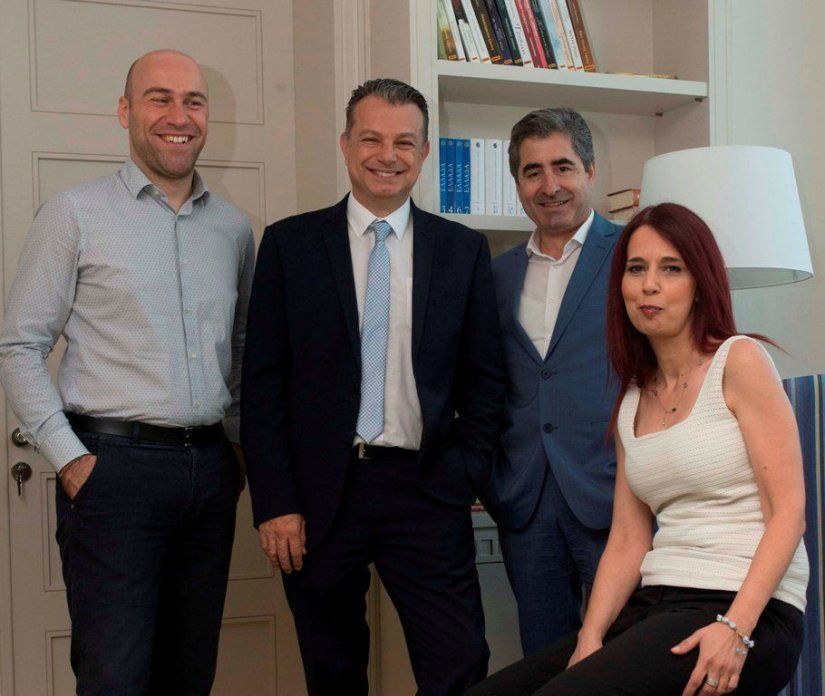 Ο Γιώργος Πλωμαρίτης, διευθυντής ομαδικών ασφαλίσεων & corporate business της INTERAMERICAN, με τα στελέχη του τομέα Κώστα Ντούτση (αριστερά) και Βαγγέλη Τσιμπλιάρη, Στέλλα Δήμου. Ο Γιώργος Πλωμαρίτης, διευθυντής ομαδικών ασφαλίσεων & corporate business της INTERAMERICAN, με τα στελέχη του τομέα Κώστα Ντούτση (αριστερά) και Βαγγέλη Τσιμπλιάρη, Στέλλα Δήμου.