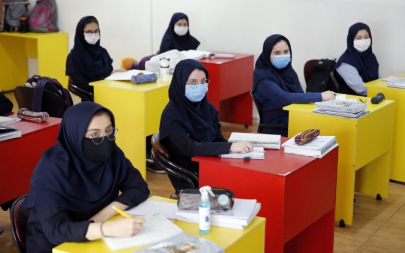 Φανατικοί ισλαμιστές στο Ιράν, αντιτίθενται στην εκπαίδευση των κοριτσιών