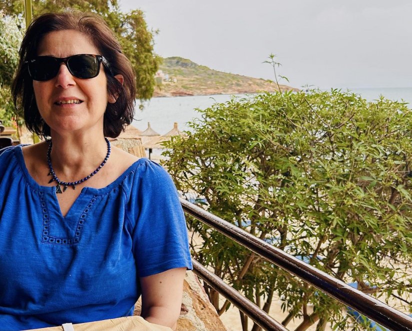 Κάθε καλοκαίρι το προσκύνημα της Σοφίας Καρασούλη στον γενέθλιο τόπο είναι απαραίτητο. Κάθε καλοκαίρι το προσκύνημα της Σοφίας Καρασούλη στον γενέθλιο τόπο είναι απαραίτητο.