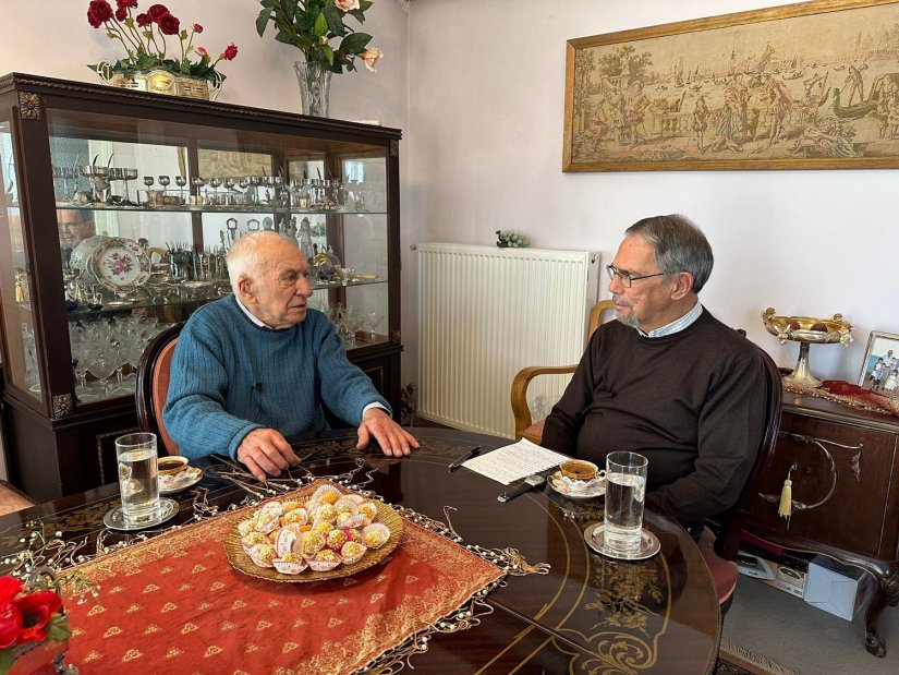 Ο Γιαννούλης Κοκκινάκης με τον Δημήτρη Φρεζούλη Ο Γιαννούλης Κοκκινάκης με τον Δημήτρη Φρεζούλη