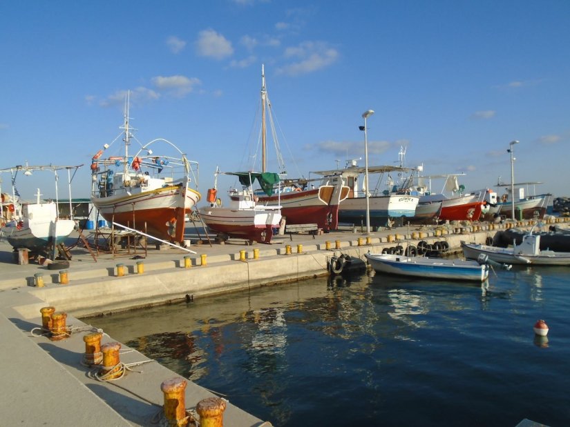 Στο λιμανάκι της Αγίας Ερμιόνης ένα ήρεμο πρωινό