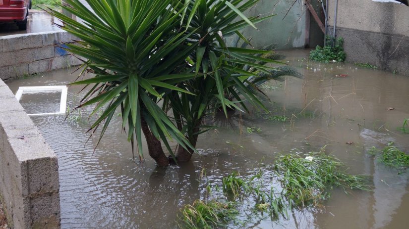 Λόγω βροχής πλημμύρισε με... λύματα σπίτι στο Κοντάρι