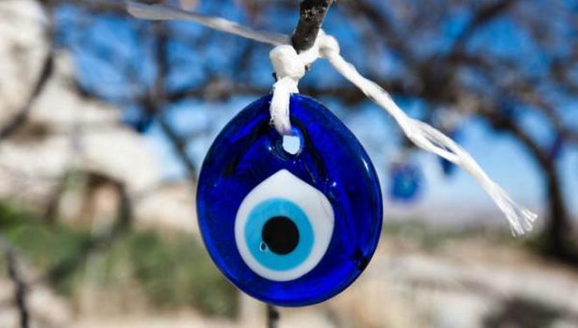 Δεν είναι λίγοι εκείνοι που ακόμα και σήμερα πιστεύουν στη γλωσσοφαγιά Δεν είναι λίγοι εκείνοι που ακόμα και σήμερα πιστεύουν στη γλωσσοφαγιά