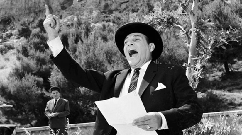 Από τη γνωστή προεκλογικού κλίματος ταινία «Υπάρχει και φιλότιμο» Από τη γνωστή προεκλογικού κλίματος ταινία «Υπάρχει και φιλότιμο»