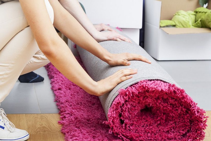 Η αλλαγή εποχής επιβάλλει και το μάζεμα των χαλιών