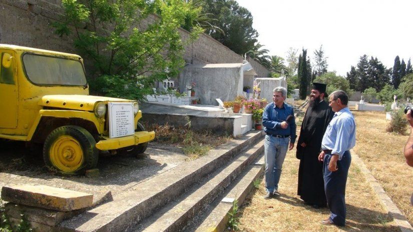 Το μοναδικό εν Ελλάδι ταφικό μνημείο τζιπ Το μοναδικό εν Ελλάδι ταφικό μνημείο τζιπ
