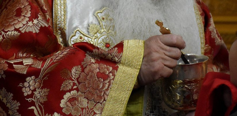 "Κόντρα" για τη θεία μετάληψη στην εποχή του κορωνοϊού