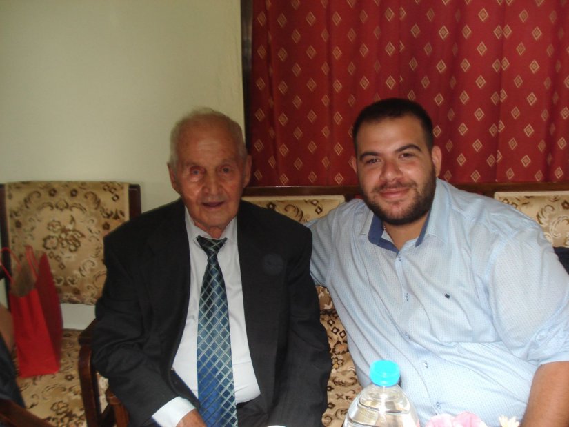 Μίμης Σπύρος αριστερά, ο δάσκαλος, Παντελής Κωνσταντάς δεξιά, ο μαθητής Μίμης Σπύρος αριστερά, ο δάσκαλος, Παντελής Κωνσταντάς δεξιά, ο μαθητής