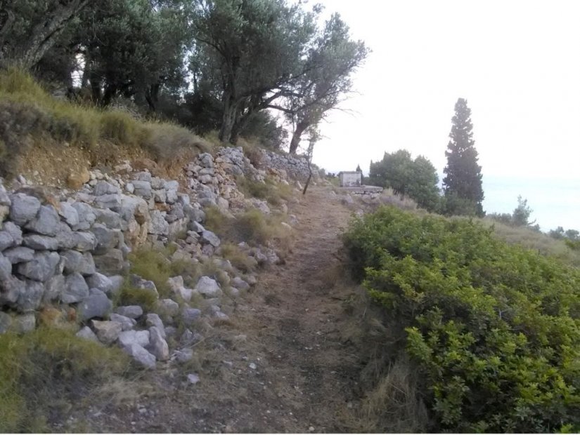 Μονοπάτια στον Βροντάδο