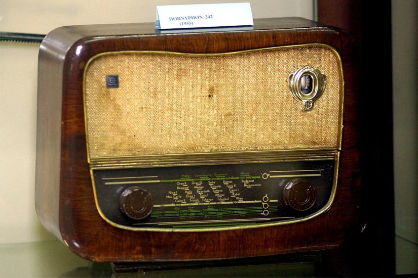 Tο ραδιόφωνο ήταν το μοναδικό μέσο ψυχαγωγίας μας εκείνα τα χρόνια