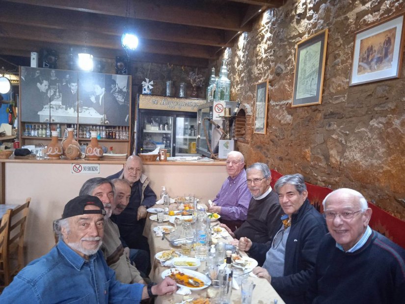 Το στιγμιότυπο από την τελευταία συνάντηση της παλιοπαρέας Το στιγμιότυπο από την τελευταία συνάντηση της παλιοπαρέας