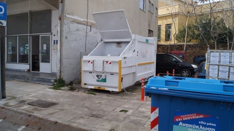 Πρέσα απορριμμάτων στην Λάδης
