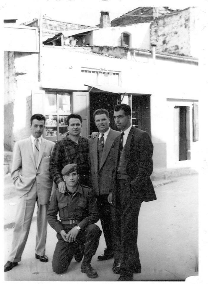 Η φωτό από τα Θυμιανά, από αριστερά Δ. Σταφυλέρας, Κ. Στέλιαρος, Μ. Μπίλος, Μ. Σπεντζάκης και καθισμένος Θ. Κούντρης. 