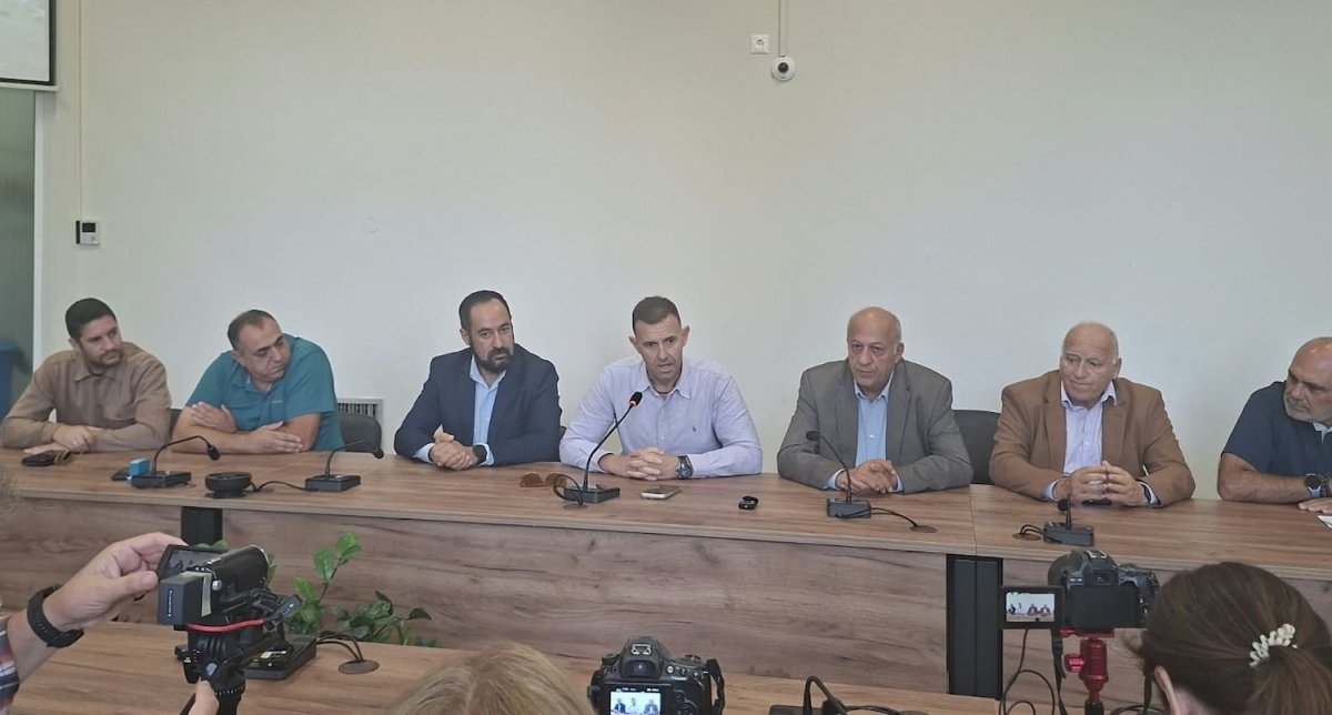 Ξεσηκωμός για το επικείμενο τετράμηνο κλείσιμο του Aεροδρομίου Χίου Ξεσηκωμός για το επικείμενο τετράμηνο κλείσιμο του Aεροδρομίου Χίου