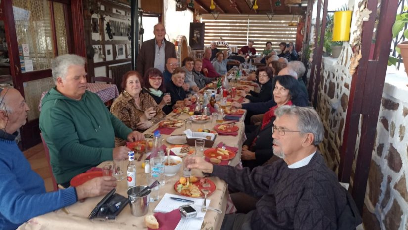 Γλυκιά επανένωση συνταξιούχων δικαστικών υπαλλήλων σε "Πειναλέοντα" Καρφά Γλυκιά επανένωση συνταξιούχων δικαστικών υπαλλήλων σε "Πειναλέοντα" Καρφά