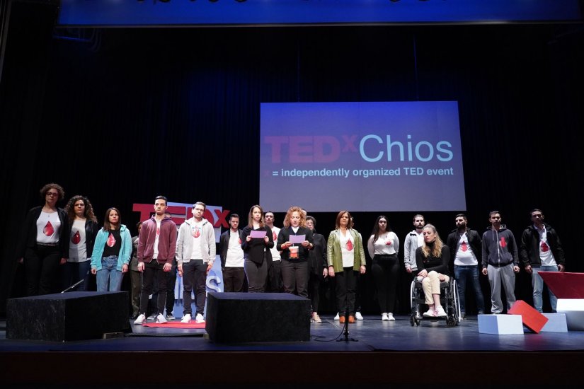 Η ομάδα πρωτοβουλίας για την οδική ασφάλεια στη σκηνή του TEDx Chios