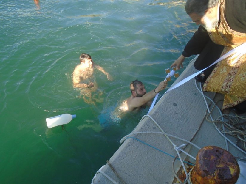 Ο Γιάννης Μικέ Κωνσταντάς που έπιασε το Σταυρό και ο Νίκος Μιχάλας Ο Γιάννης Μικέ Κωνσταντάς που έπιασε το Σταυρό και ο Νίκος Μιχάλας