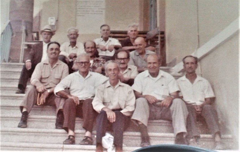 Ιούλιος 1974: επιστράτευση των πιο νέων, με τους πιο ηλικιωμένους στην αεράμυνα (στη φωτό οι Θυμιανούσοι) Ιούλιος 1974: επιστράτευση των πιο νέων, με τους πιο ηλικιωμένους στην αεράμυνα (στη φωτό οι Θυμιανούσοι)