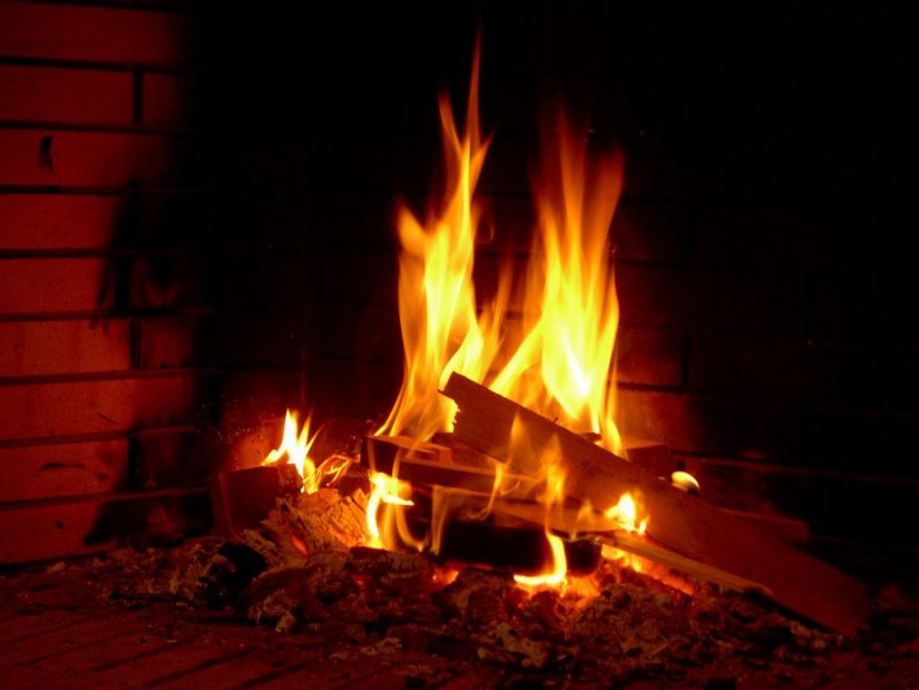 Η παγωνιά άναψε τα τζάκια