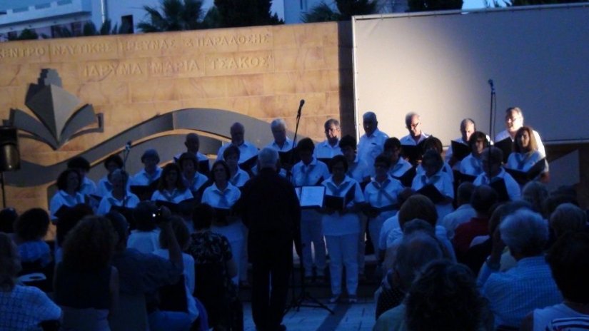 Τρείς χορωδίες μαζί