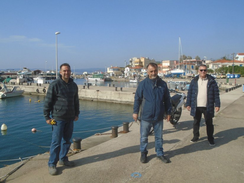 Κυριάκος Ζωάνος και Βασίλης Μυριαγκός σε λιμανάκι Αγ. Ερμιόνης Κυριάκος Ζωάνος και Βασίλης Μυριαγκός σε λιμανάκι Αγ. Ερμιόνης