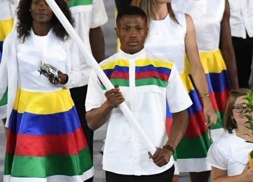 Η εργαζόμενη στο Ολυμπιακό Χωριό κατήγγειλε ότι την άρπαξε βίαια και επιχείρησε να τη φιλήσει 