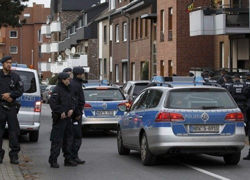 Η Γερμανία θα απελάσει για πρώτη φορά άτομα που γεννήθηκαν στη χώρα από αλλοδαπούς γονείς Πρόκειται για δυο άνδρες που έχουν χαρακτηριστεί ως επικίνδυνοι