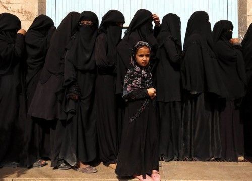 Υεμένη: Πάνω από 10.000 επιθέσεις σεξιστικού χαρακτήρα κατά των γυναικών καταγράφηκαν το 2016 Την ίδια ώρα, σύμφωνα με Ταμείο των Ηνωμένων Εθνών για τον Πληθυσμό (FNUAP), 18,8 εκατομμύρια άνθρωποι χρειάζονται άμεσα ανθρωπιστική βοήθεια