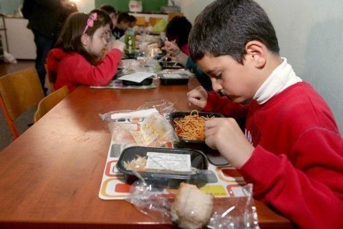 Unicef: Δραματική η επιδείνωση των συνθηκών διαβίωσης των παιδιών στην Ελλάδα Μισό εκατομμύριο παιδιών στην Ελλάδα ζουν σε φτωχές οικογένειες σύμφωνα με την έκθεση του οργανισμού