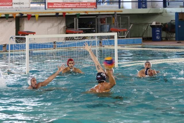 Ο Ορφέας Μενής έκανε καλή εμφάνιση στη 2η περίοδο, όπου βρέθηκε κάτω από τα δοκάρια του Ν.Ο.Χ./Astra Airlines, στο σαββατιάτικο παιχνίδι της ομάδας του με τον Υδραϊκό, στο Ιωνικό Κολυμβητήριο. Φωτό: Κώστας Μιλτ. Αναγνώστου