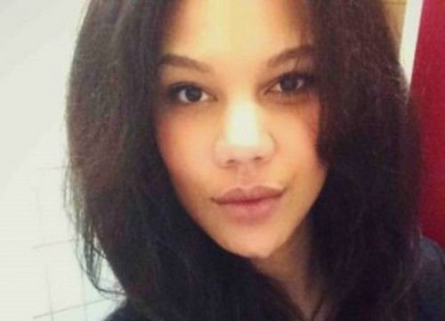 Στο διαδίκτυο υπάρχουν πολλά μηνύματα συμπαράστασης στο #freelaura και κυκλοφορεί αυτή η φωτογραφία η οποία φέρεται να απεικονίζει την 22χρονη 