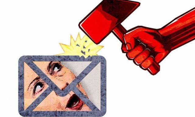 Πώς δεν θα χακάρουν ποτέ τους λογαριασμούς σας (ή πώς στ' αλήθεια έπεσε θύμα η Κλίντον) Eικάζεται ότι Ρώσοι χάκερς βρίσκονταν πίσω από το χτύπημα στη Χίλαρι Κλίντον και είτε πρόκειται περί εικασίας με βάσεις στην πραγματικότητα είτε για τεχνολογικά παραφουσκωμένα σενάρια, το μόνο σίγουρο είναι ότι κανένας λογαριασμός ανθρώπου στη Επιτροπή Δημοκρατικών δεν θεωρείται πλέον ασφαλής.