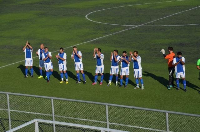 Η ομάδα του Ομήρου Καλλιμασιάς κατά την παρουσίασή της στο παιχνίδι με τον Κοφινά.