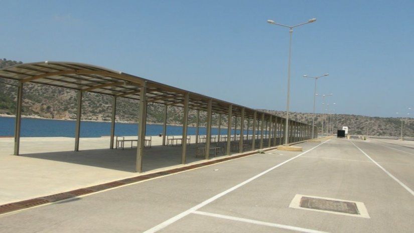 Ενα από τα στέγαστρα στον Λιμένα Μεστών Ενα από τα στέγαστρα στον Λιμένα Μεστών