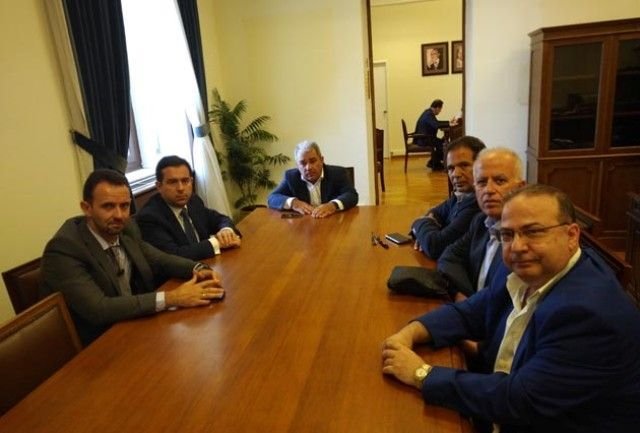 Ο Βουλευτής με τα επιμελητήρια για τον ΦΠΑ