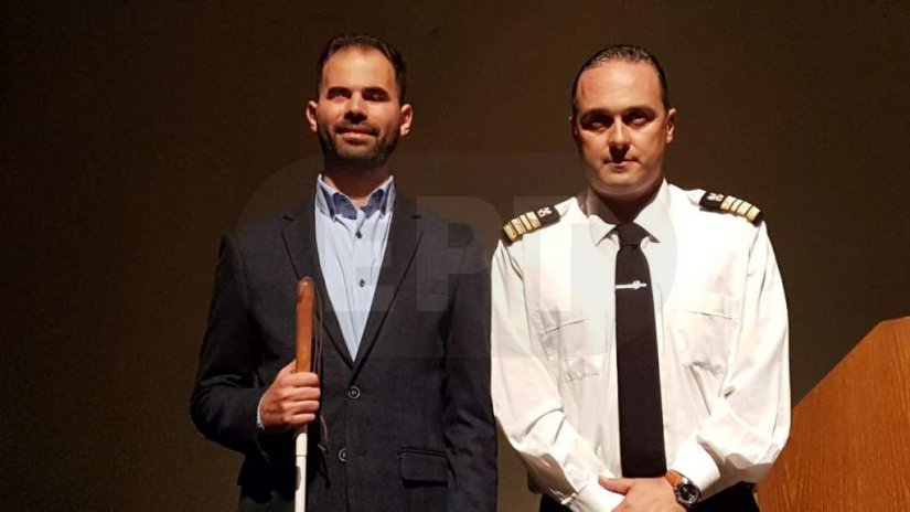 Ο μέχρι πρό τινος Πρόεδρος του Οίκου ναύτη με τον Διοικητή της Α.Ε. Μηχανικών Ο μέχρι πρό τινος Πρόεδρος του Οίκου ναύτη με τον Διοικητή της Α.Ε. Μηχανικών