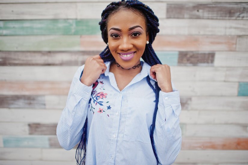 Ποιο είναι το κατάλληλο γυναικείο πουκάμισο για ένα κουστούμι ανδρικού τύπου;