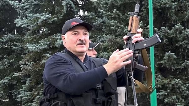alexander_lukashenko_with_gun
